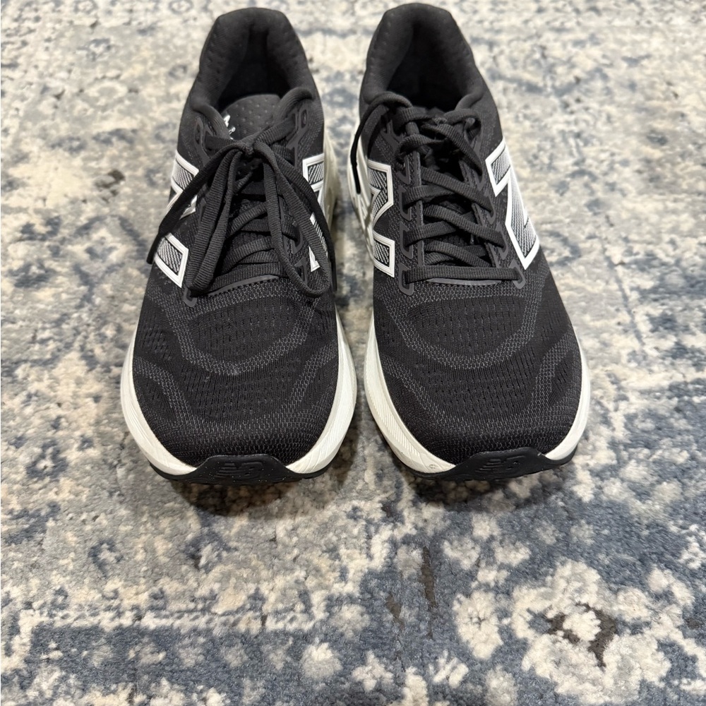 New Balance 880 v15 newest model Black and White Athletic Running Shoes